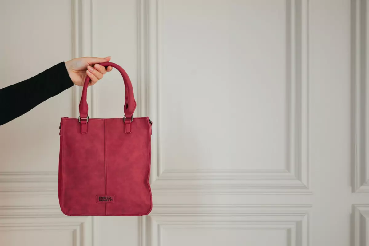 Nejkrásnější dámské kabelky do ruky: které a jak nosit