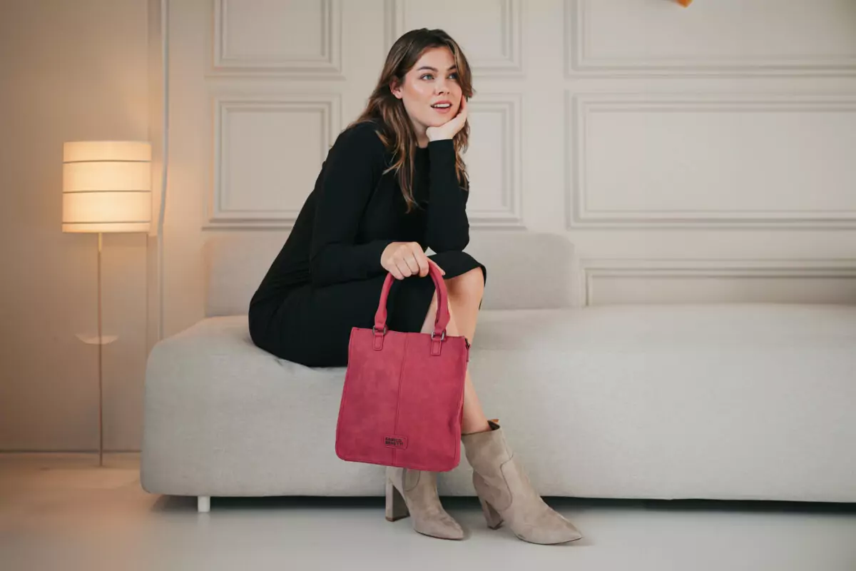 Nejkrásnější dámské kabelky do ruky: které a jak nosit